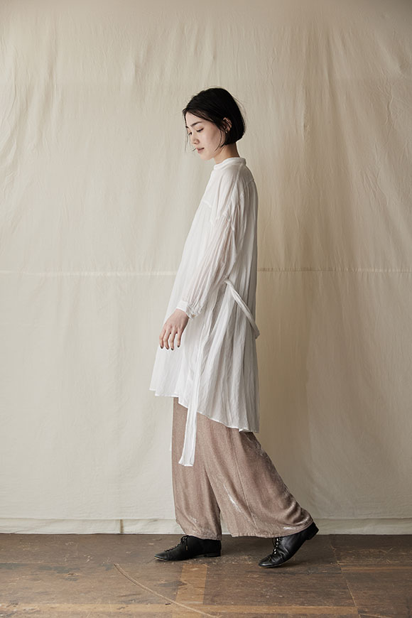 A241-18_white