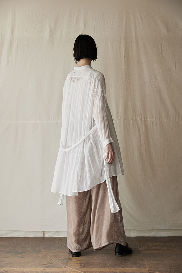 A241-18_white