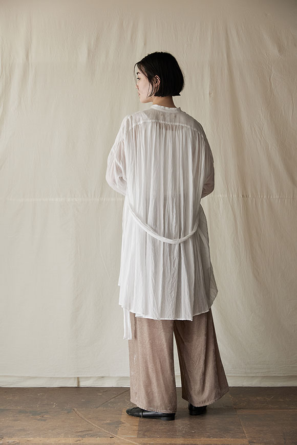 A241-18_white