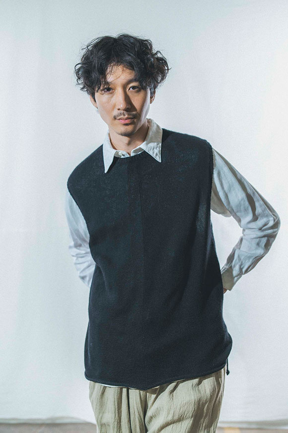 A242-06_black