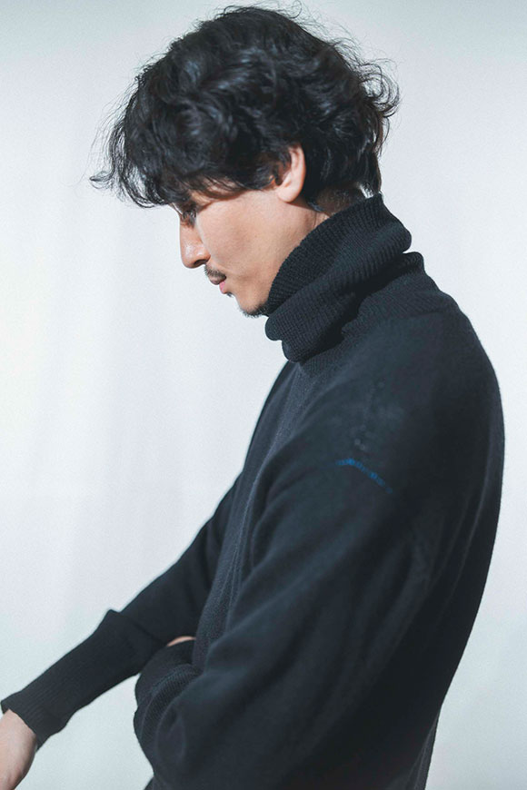 A242-07_black