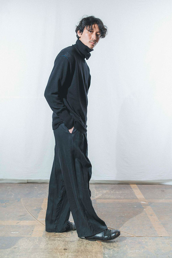 A242-07_black