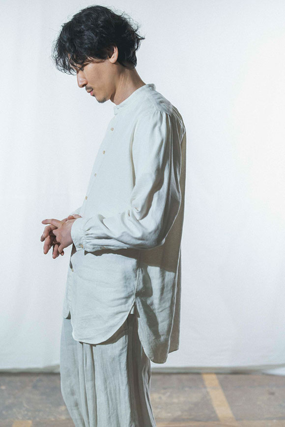 A243-01_off-white