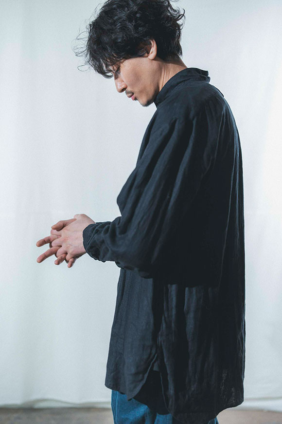 A243-03_black