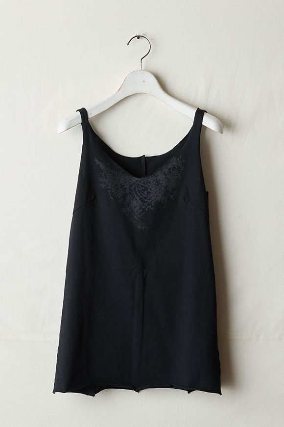 T001-02_black_25aw