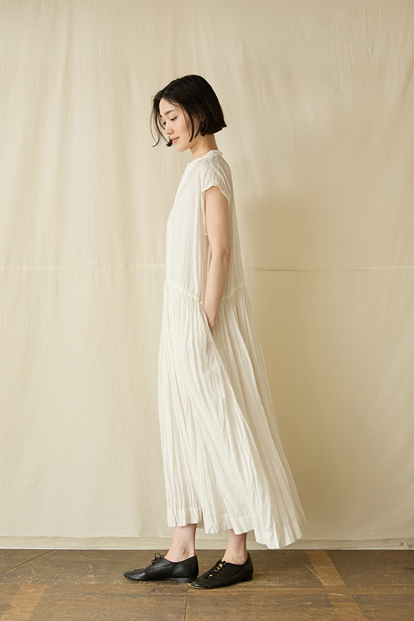 S251-28_white