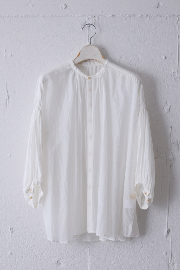 S261-18_white