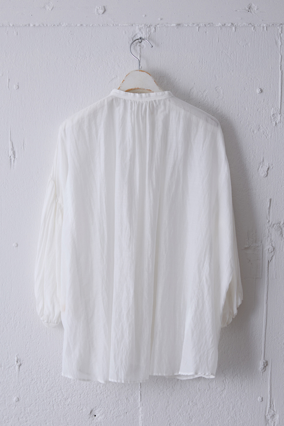 S261-18_white