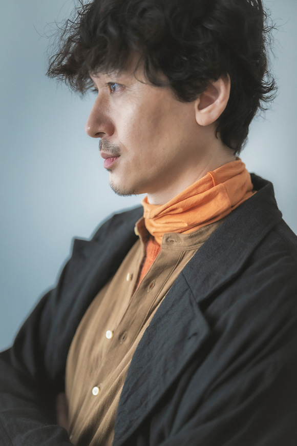 A272-05_cinder black