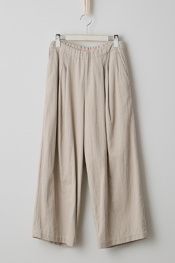 A272-22_frosty beige