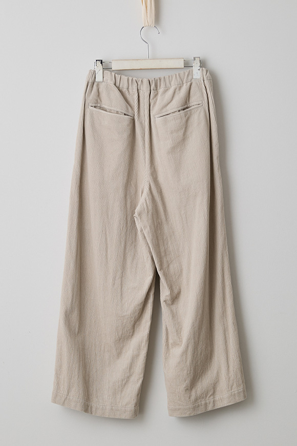 A272-22_frosty beige