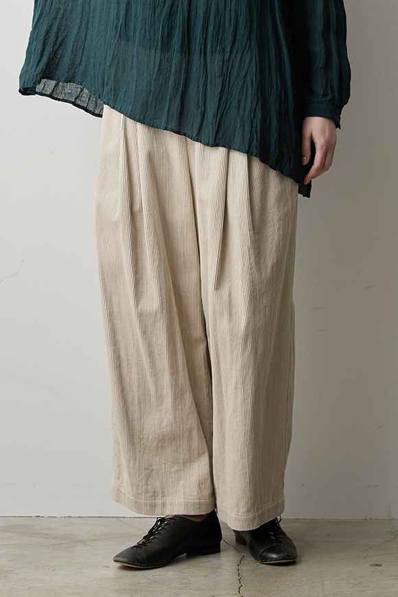 A272-22_frosty beige