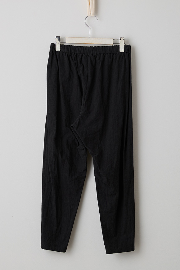T001-18_black_27aw