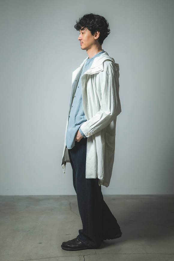 S272-03_mist white