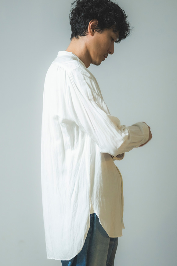 S273-02_off white